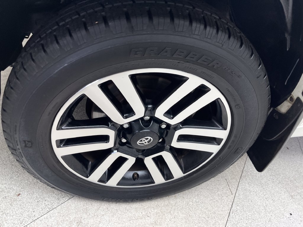 Used 2018 Toyota 4Runner Limited AWD/4WD image 9