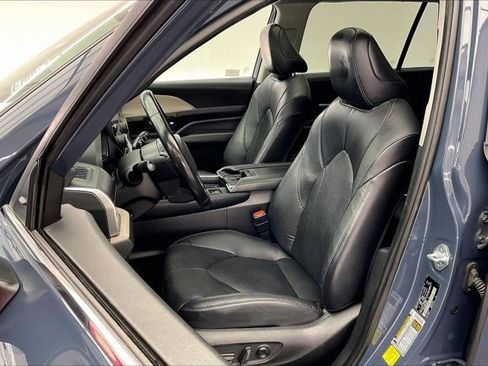 Used 2024 Toyota Grand Highlander Limited image 18