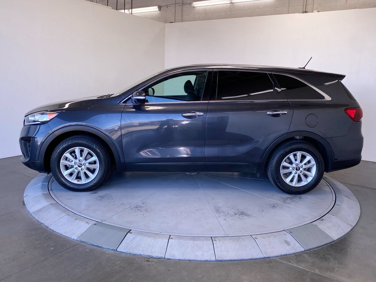 Used 2019 Kia Sorento FWD image 2