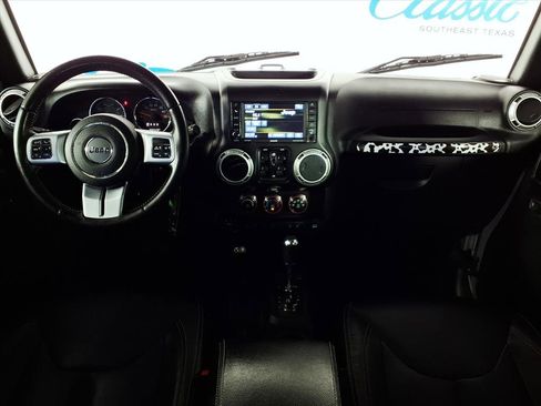 Used 2017 Jeep Wrangler Unlimited Rubicon image 3