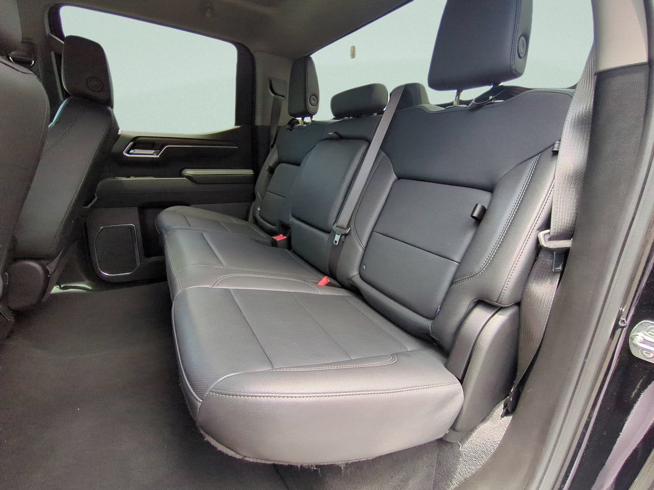 Used 2025 GMC Sierra 1500 SLT RWD image 10