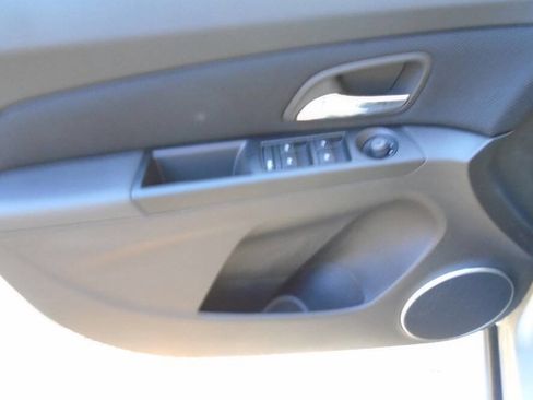 Used 2011 Chevrolet Cruze LT image 17