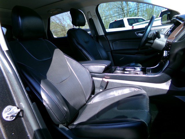 Used 2019 Ford Edge Titanium w/ Equipment Group 301A AWD/4WD image 11