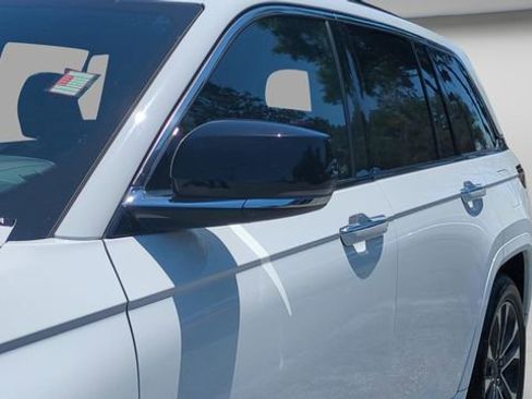 Used 2023 Jeep Grand Cherokee Overland w/ Luxury Tech Group IV AWD/4WD image 27