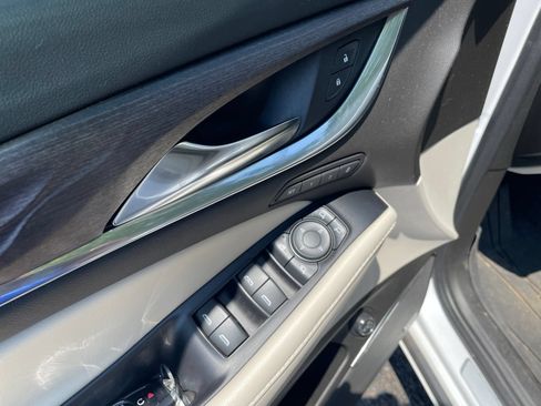 Used 2022 Buick Enclave Avenir w/ Avenir Technology Package FWD image 18
