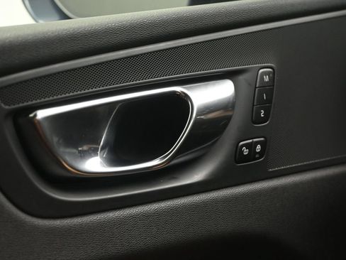 Used 2021 Volvo XC60 T5 Momentum w/ Protection Package Premier FWD image 27