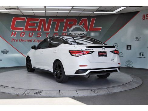 Used 2025 Nissan Sentra SR w/ Midnight Edition image 4