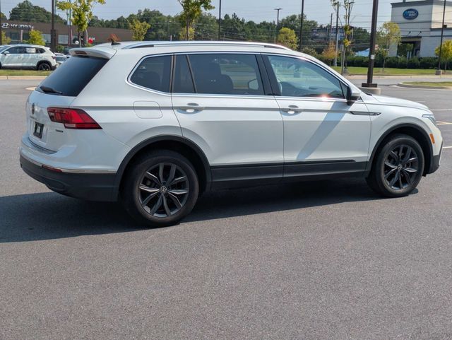 Used 2023 Volkswagen Tiguan SE AWD/4WD image 4