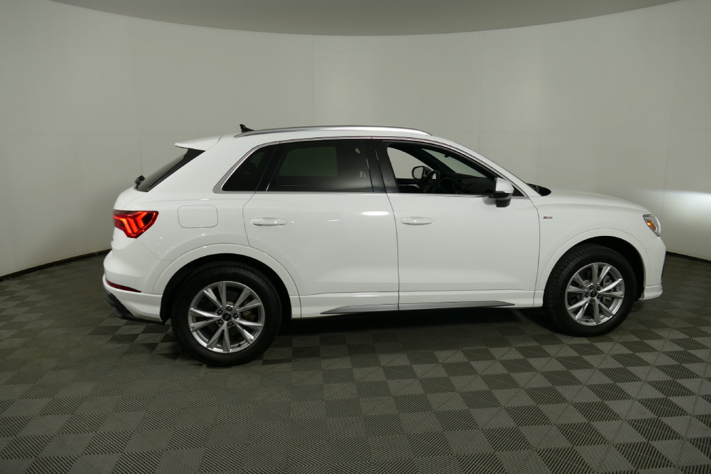 Used 2023 Audi Q3 2.0T Premium w/ Convenience Package AWD/4WD image 2