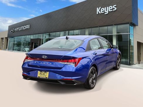 Certified 2022 Hyundai Elantra SEL FWD image 4