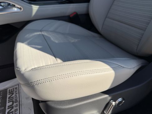 New 2026 Lincoln Nautilus Reserve AWD/4WD image 16