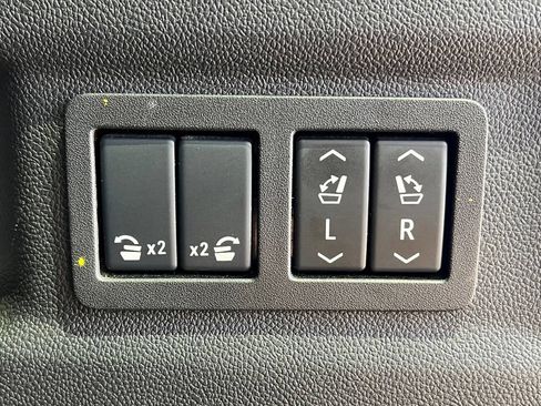 Used 2025 Chevrolet Suburban LT w/ Comfort Package AWD/4WD image 24