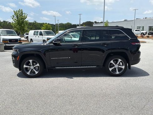 Used 2025 Jeep Grand Cherokee Limited w/ MOPAR Finishing Package AWD/4WD image 4