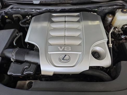 Used 2018 Lexus LX 570 4WD w/ Luxury Package image 34
