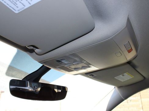 Used 2021 Volkswagen Atlas SE image 28