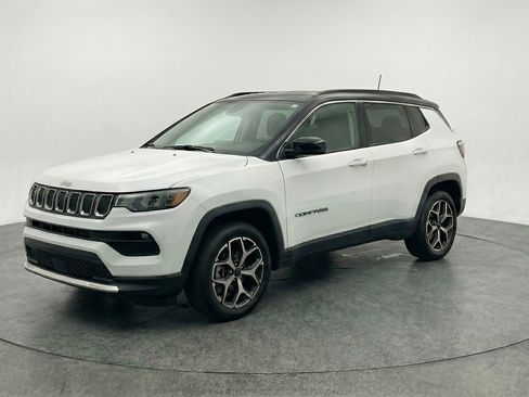 Used 2025 Jeep Compass Limited image 3