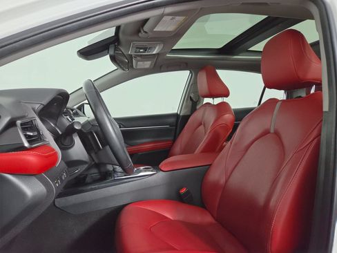 Used 2020 Toyota Camry XSE FWD image 18