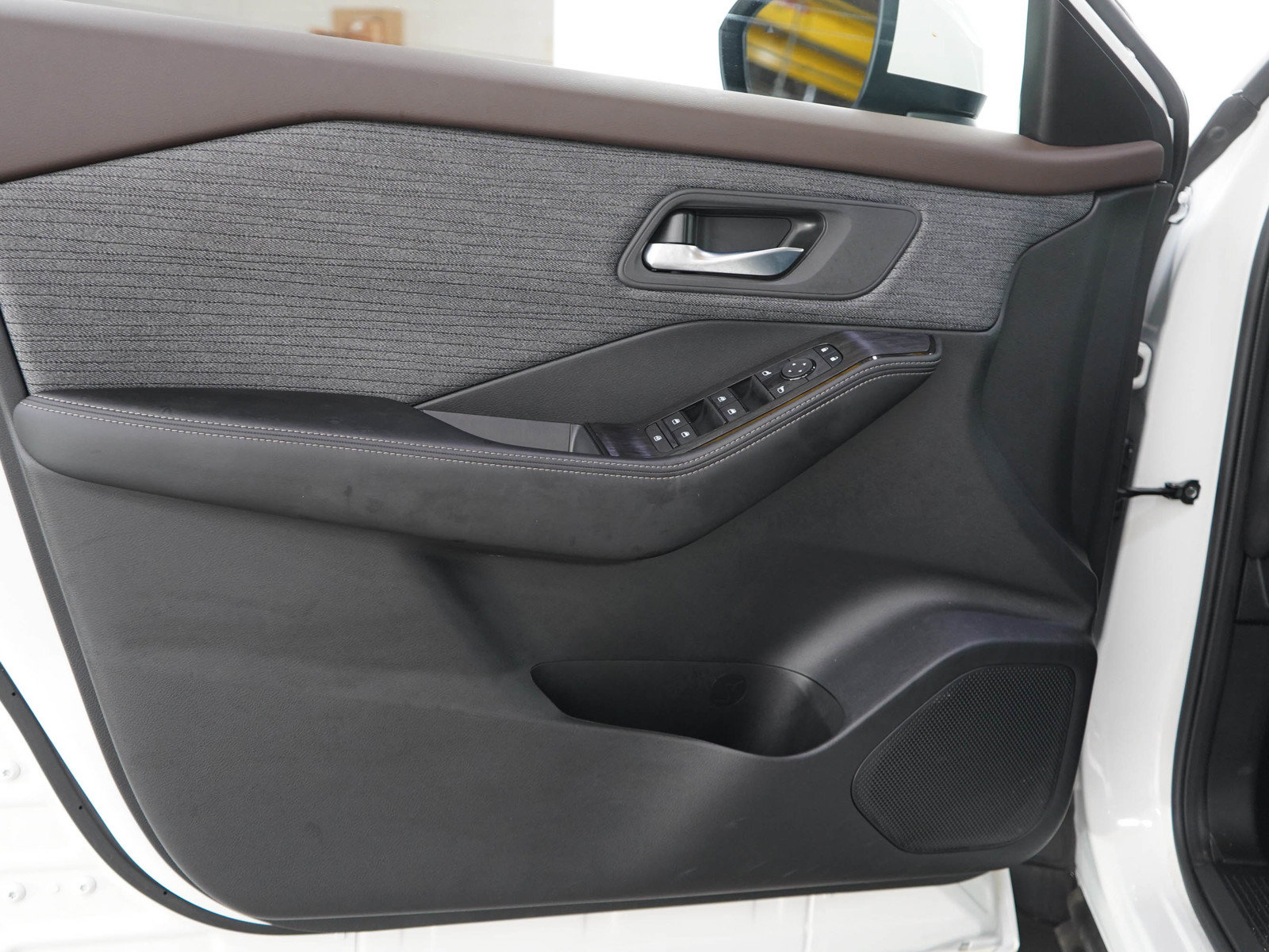Used 2023 Nissan Rogue SV AWD/4WD image 19