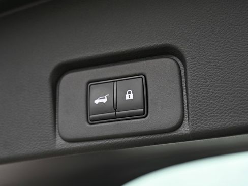 Used 2023 Nissan Rogue SL w/ SL Premium Package image 24