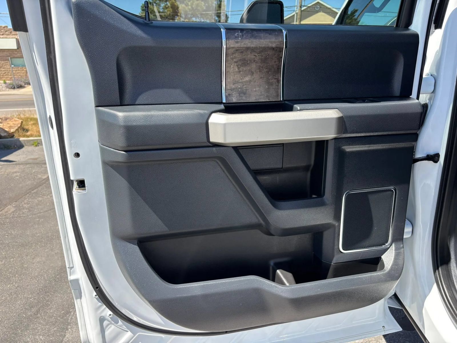 Used 2022 Ford F250 Lariat w/ Lariat Value Package AWD/4WD image 16