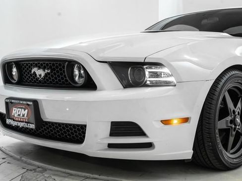 Used 2014 Ford Mustang GT RWD image 15