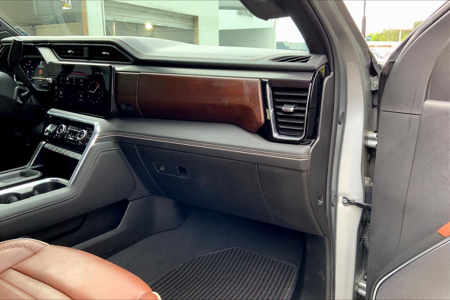 Used 2024 GMC Sierra 2500 Denali Ultimate AWD/4WD image 26