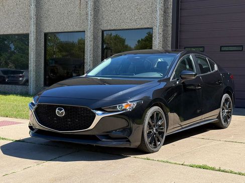 Used 2024 MAZDA MAZDA3 s FWD image 3