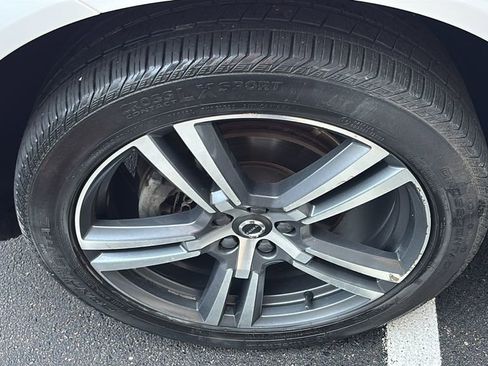 Used 2018 Volvo XC60 T5 Momentum w/ Vision Package image 33