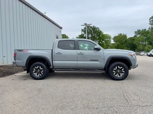 Used 2020 Toyota Tacoma TRD Off-Road AWD/4WD image 7