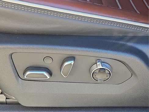 Used 2025 GMC Sierra 1500 Denali Ultimate image 14