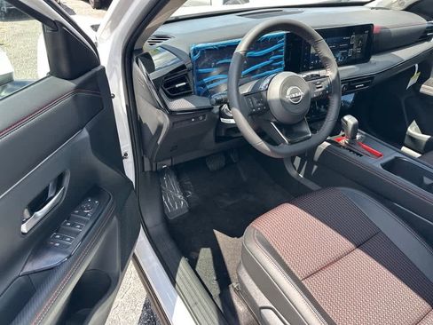 New 2025 Nissan Kicks SR FWD image 6