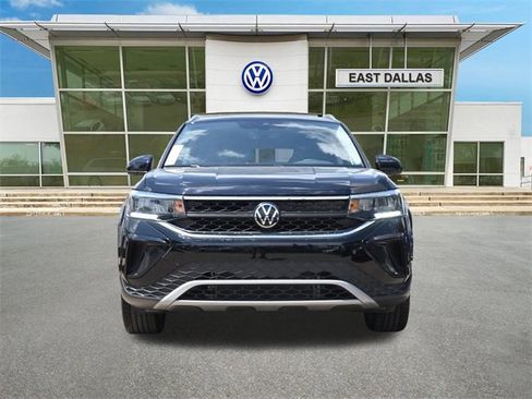 Certified 2024 Volkswagen Taos SE image 6