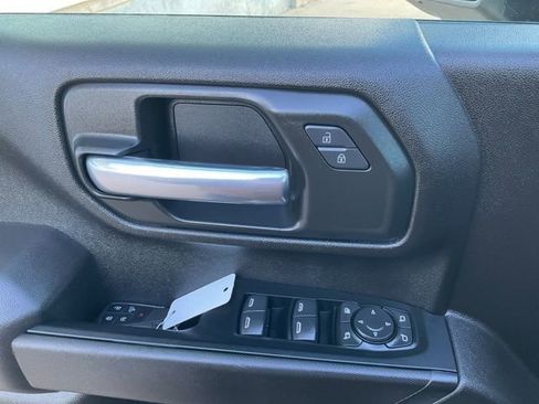 Used 2024 Chevrolet Silverado 2500 Custom w/ Custom Value Package image 5