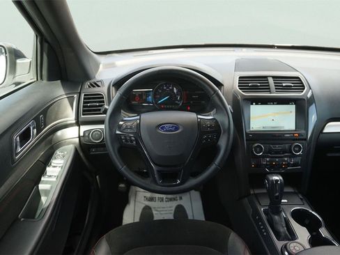 Certified 2018 Ford Explorer XLT w/ Equipment Group 202A AWD/4WD image 23
