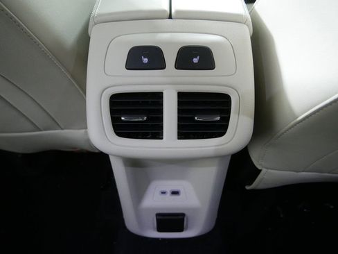 Used 2022 Buick Envision Avenir w/ Technology Package II image 21