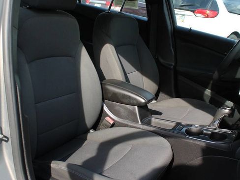 Used 2017 Chevrolet Cruze LT image 22