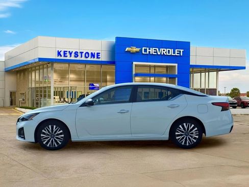 Used 2025 Nissan Altima 2.5 SV FWD image 4