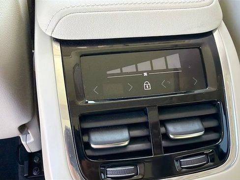 Used 2022 Volvo XC60 B6 Inscription w/ Advanced Package image 20