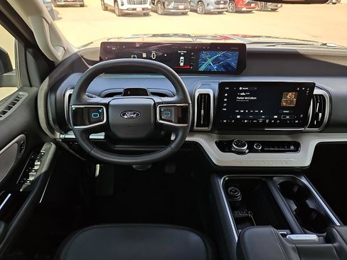 Used 2025 Ford Expedition Active image 8