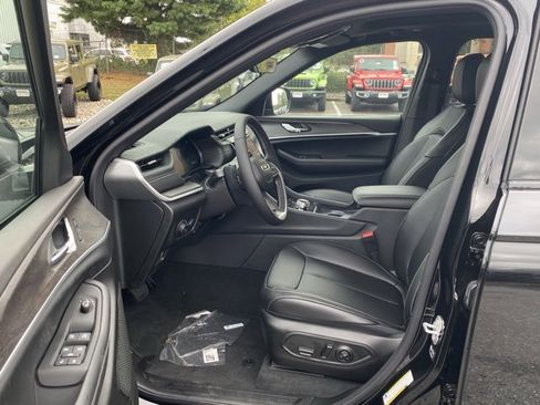 New 2025 Jeep Grand Cherokee Limited image 16