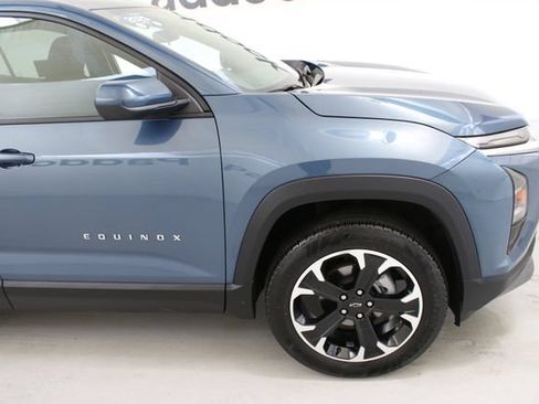 Certified 2025 Chevrolet Equinox LT AWD/4WD image 11