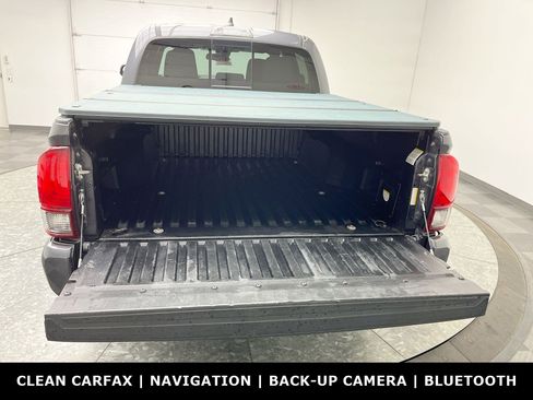 Used 2018 Toyota Tacoma TRD Sport AWD/4WD image 27