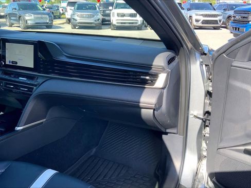 Used 2025 Toyota Camry SE image 18