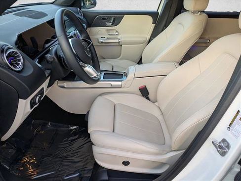 Certified 2025 Mercedes-Benz GLB 250 image 17