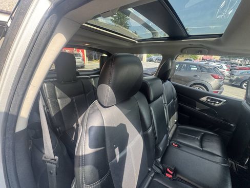 Used 2015 Nissan Pathfinder Platinum w/ Cargo Package FWD image 29