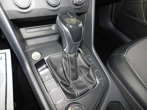 Used 2022 Volkswagen Taos SE w/ Panoramic Sunroof Package image 24