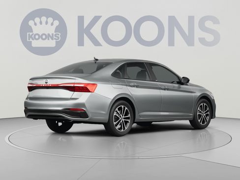 Used 2025 Volkswagen Jetta SE FWD image 4