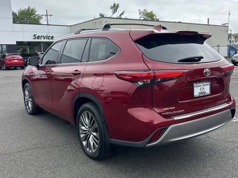 Used 2020 Toyota Highlander Platinum AWD/4WD image 2