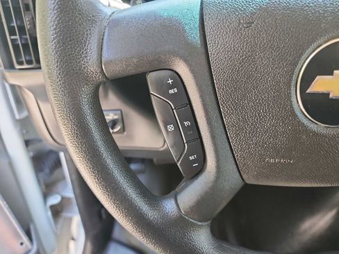 Used 2018 Chevrolet Express 2500 w/ Driver Convenience Package image 18