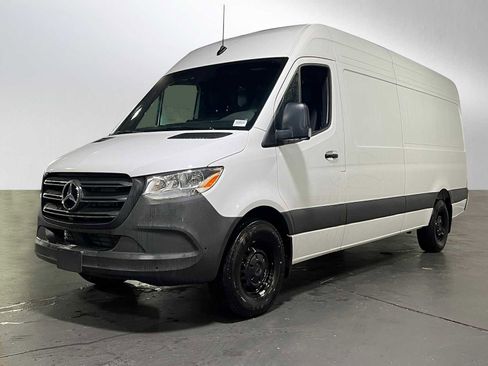Used 2024 Mercedes-Benz Sprinter 2500 image 7